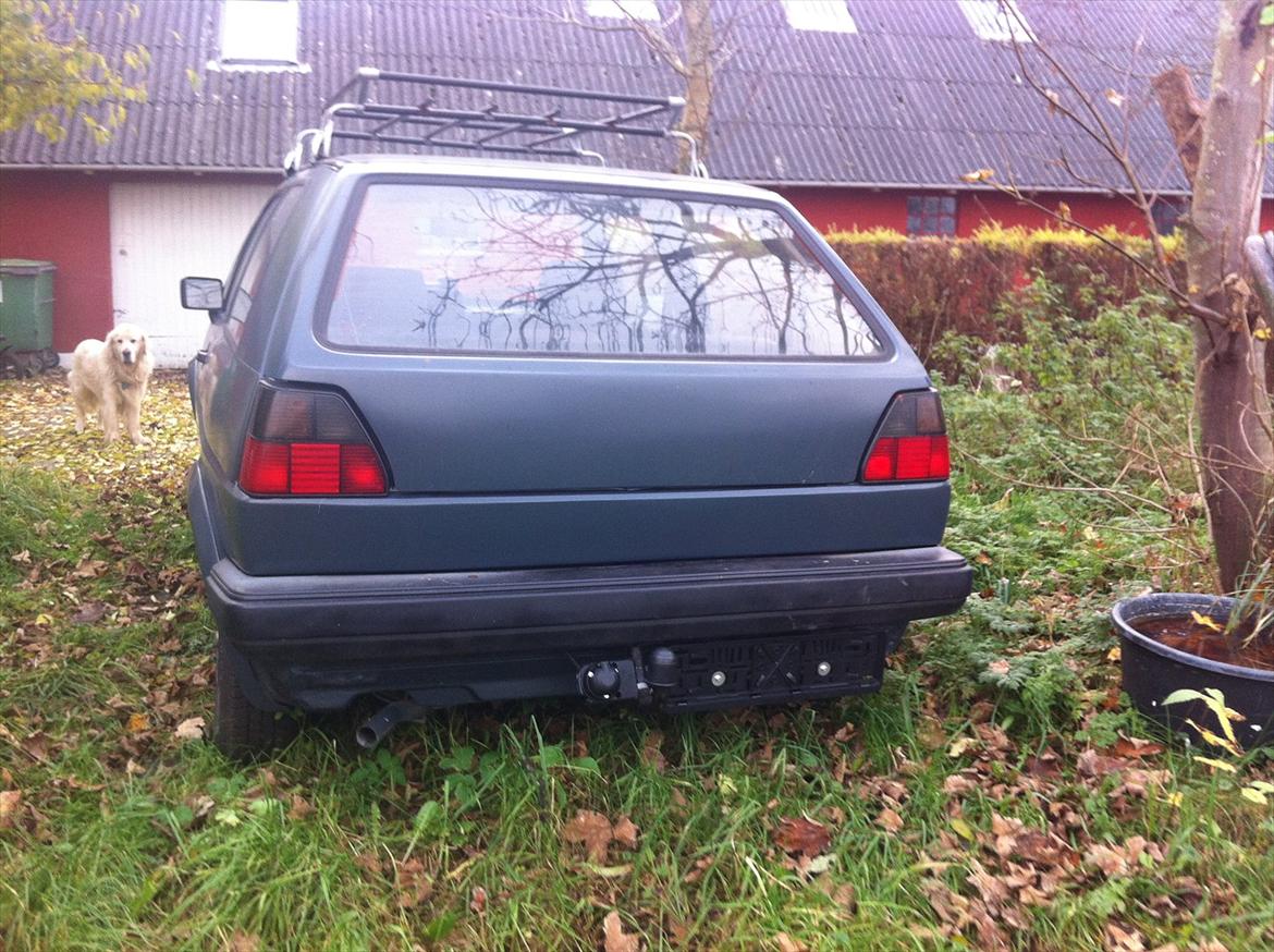 VW Golf II - Nu med nr plade holder/ramme og trækket er lavet færdigt billede 2