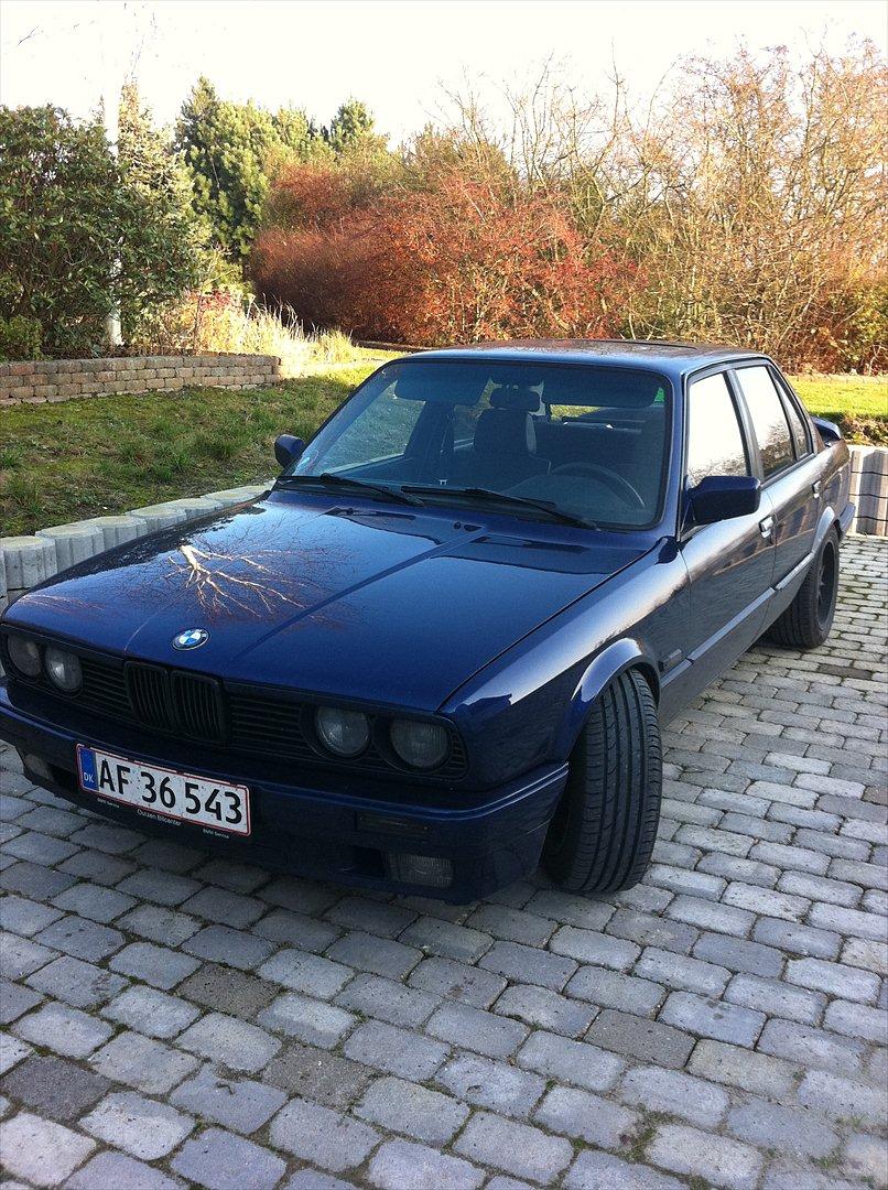 BMW 320i E30 billede 1