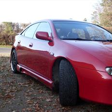 Mazda 323f 2.0 24v v6 totalt skadet