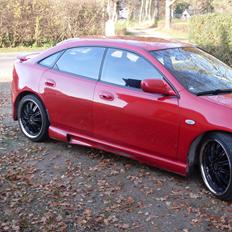 Mazda 323f 2.0 24v v6 totalt skadet