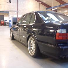 BMW E34 525i