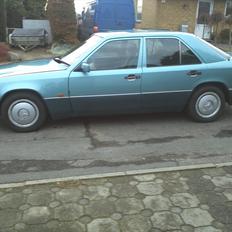 Mercedes Benz W124 300D (vinterbil)