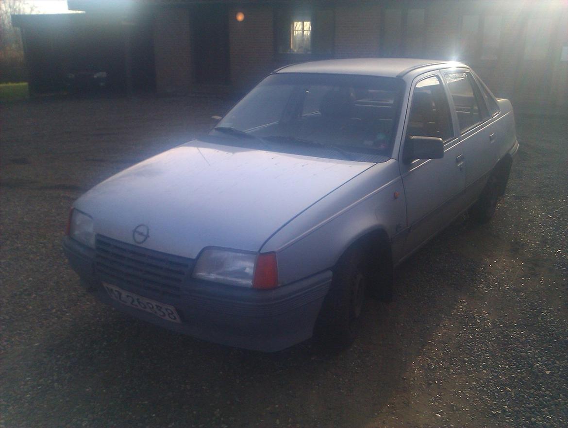 Opel Kadett E Sedan billede 5