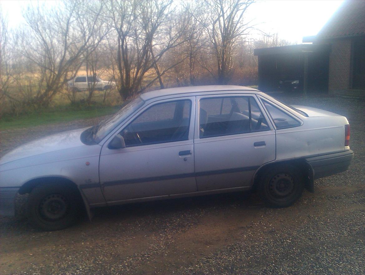 Opel Kadett E Sedan billede 7