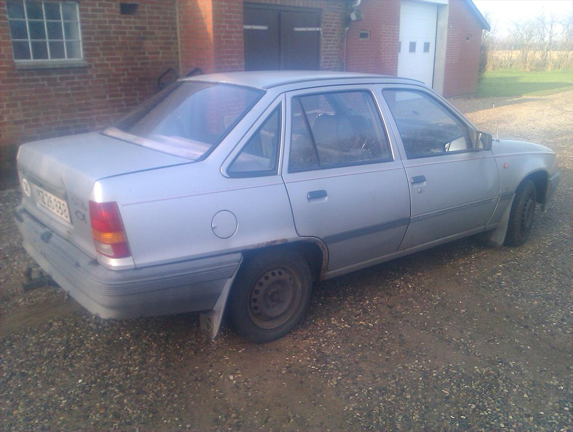 Opel Kadett E Sedan billede 11