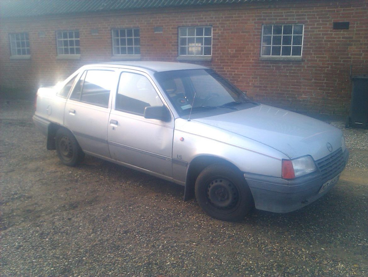 Opel Kadett E Sedan billede 13