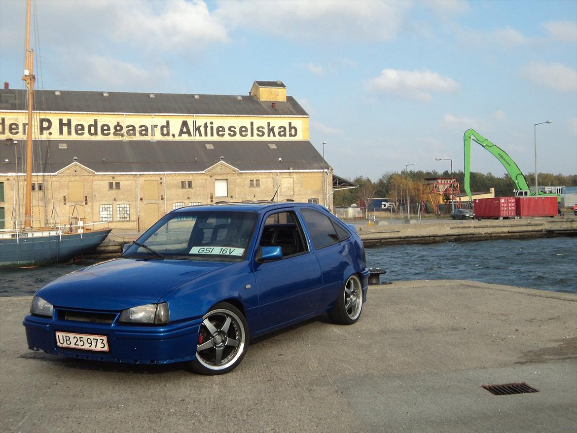 Opel Kadett E GSI 2.0 16v Champion - Chrome Edition! - Samlet to bøder hvoraf den ene er for sorte nummerpladeskruer i den bagerste nummerplade - også kaldet "synsforvirring", den anden for 20mm forlænget motorhjelm.... billede 1