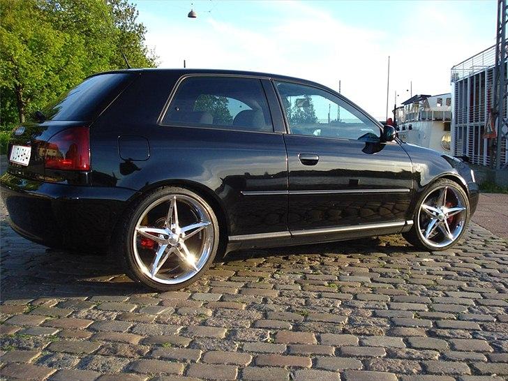 Audi A3 1,8T Ambition - Da bilen havde Foose fælge på, men disse er nu solgt. billede 4