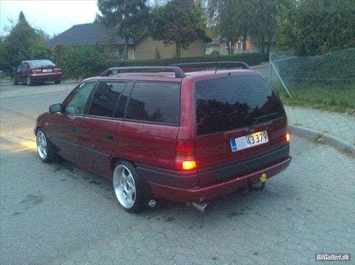 Opel Astra Caravan 1.8 16V billede 2