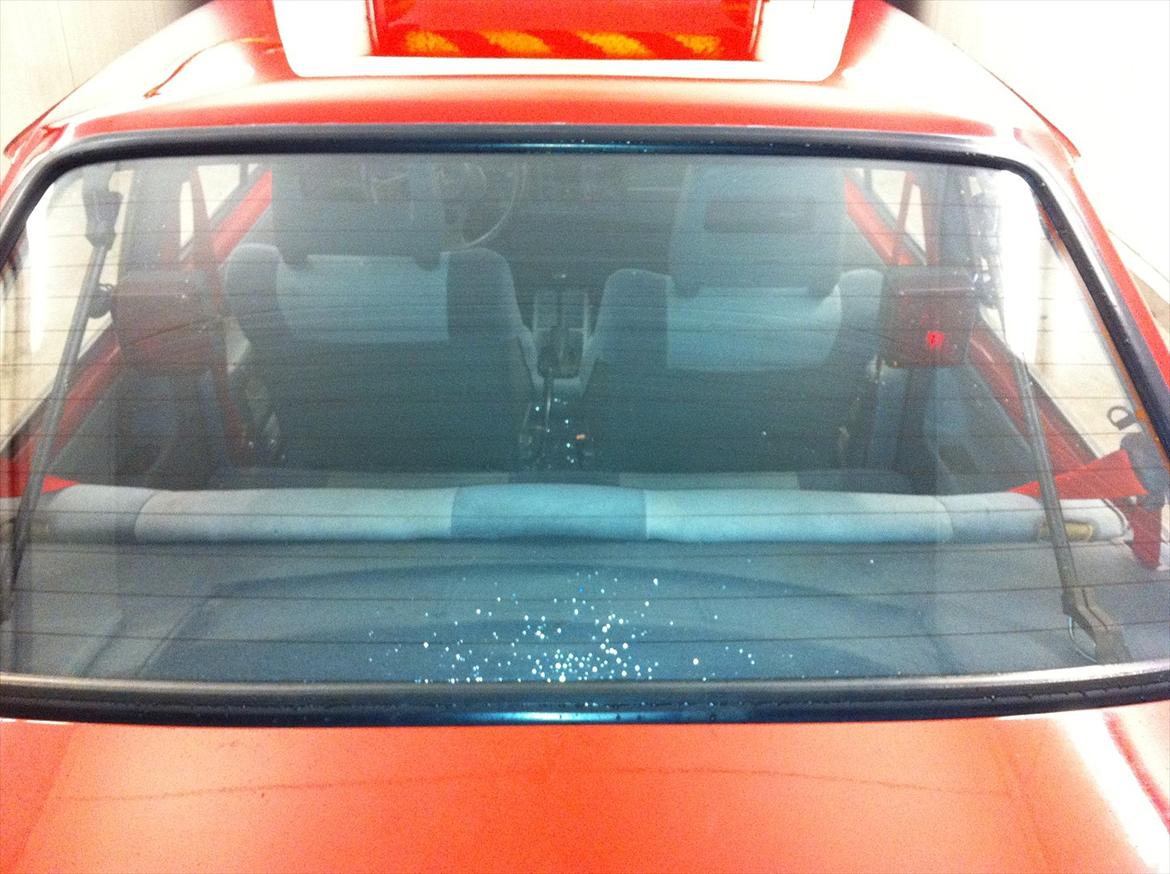 Opel Corsa TR  - her kan man lige skimte Bremse lyset i bagruden!   der er ingen tvivl om når jeg bremser  ;D billede 6