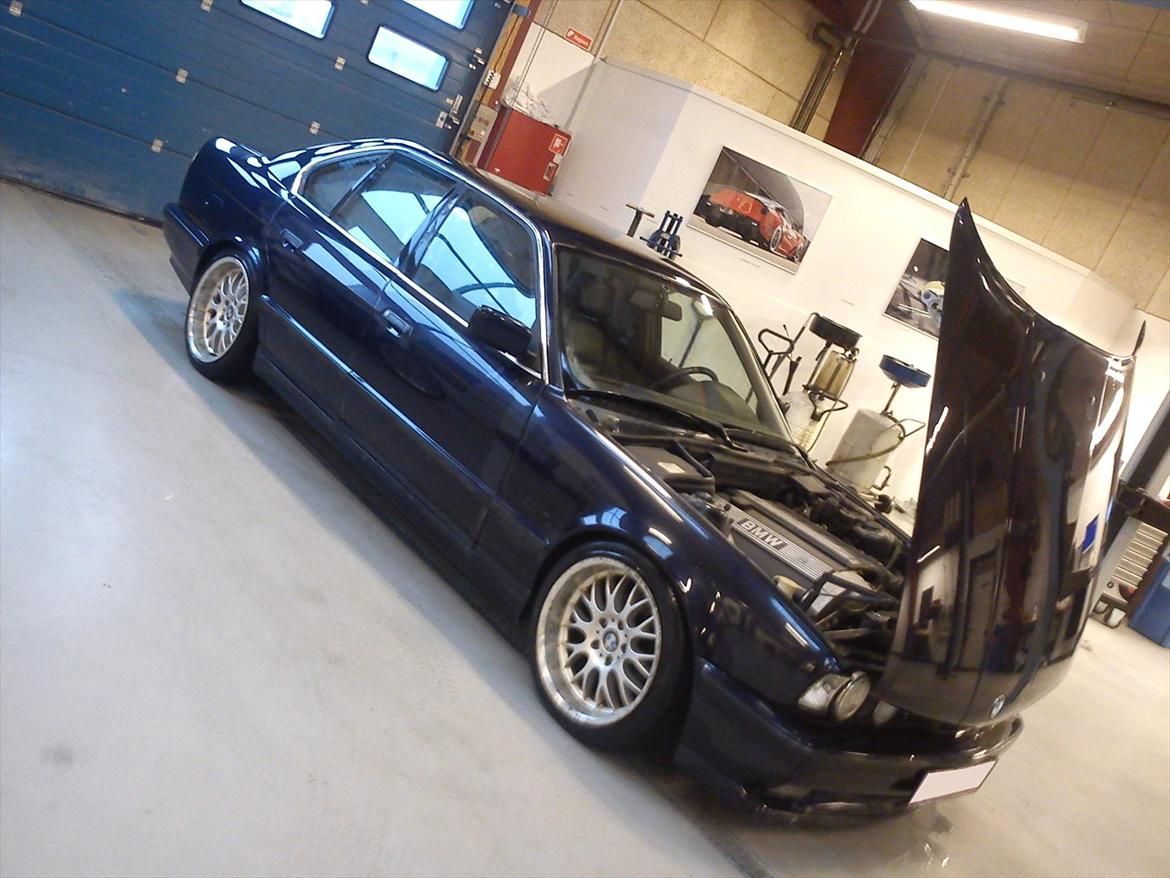 BMW E34 525i billede 2
