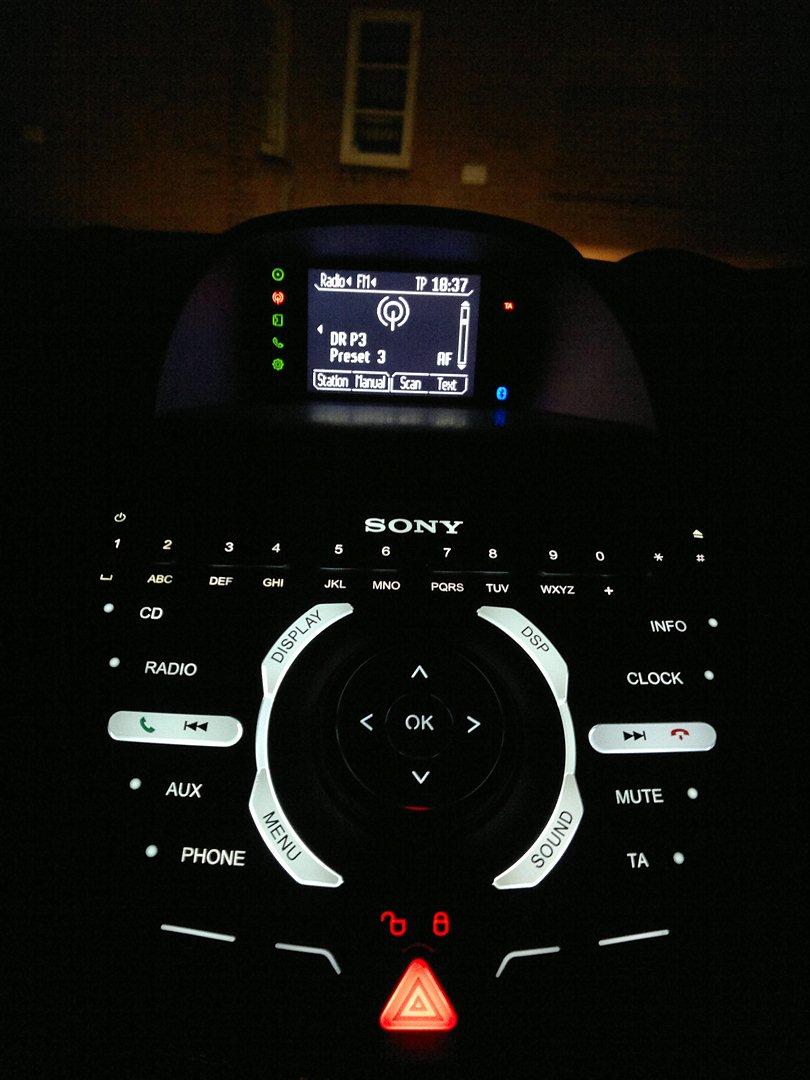 Ford Fiesta Sport Street edition - aftenbilled af sony radioen billede 16