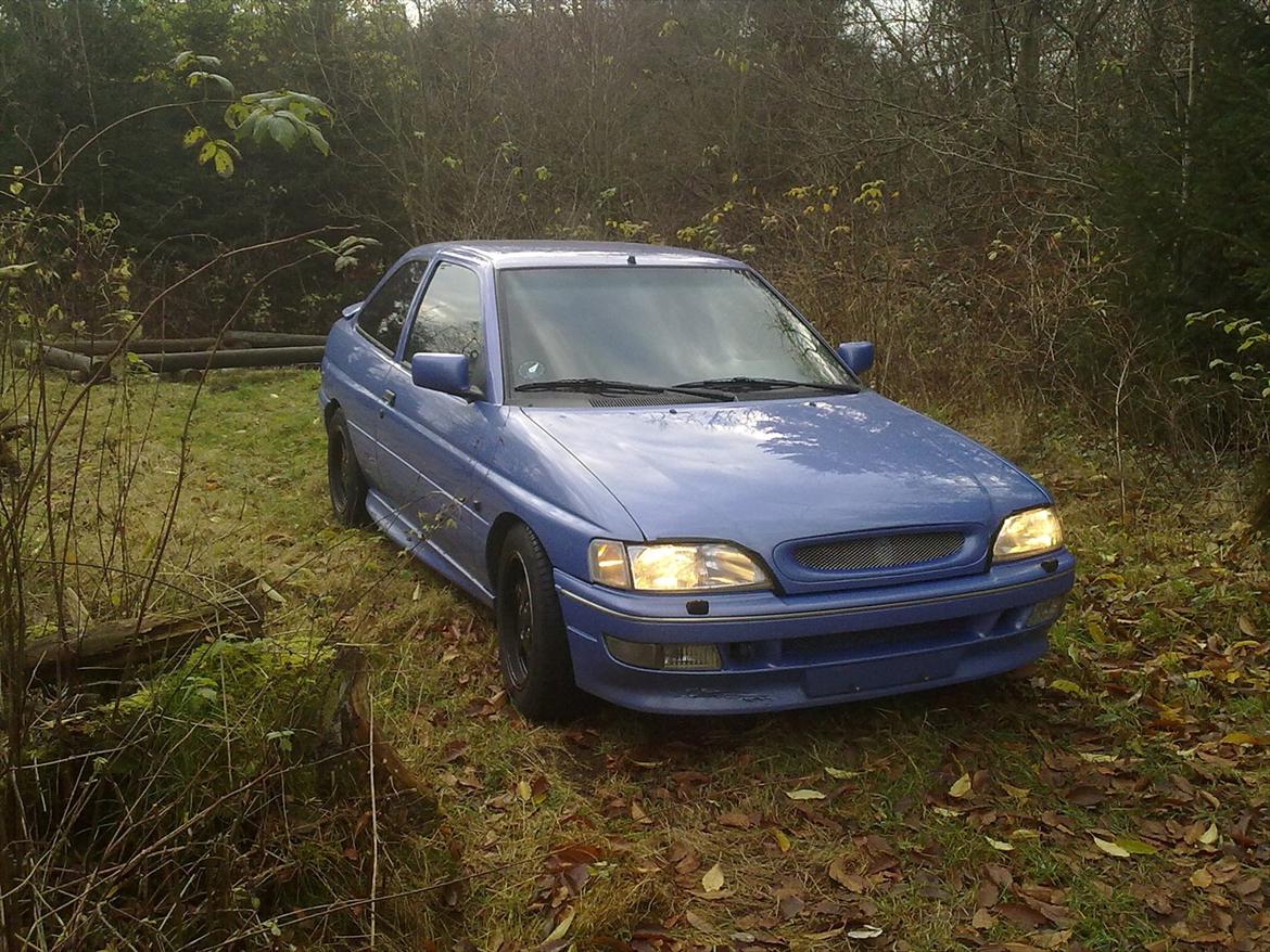 Ford Escort 1,6 16V (SOLGT) billede 1