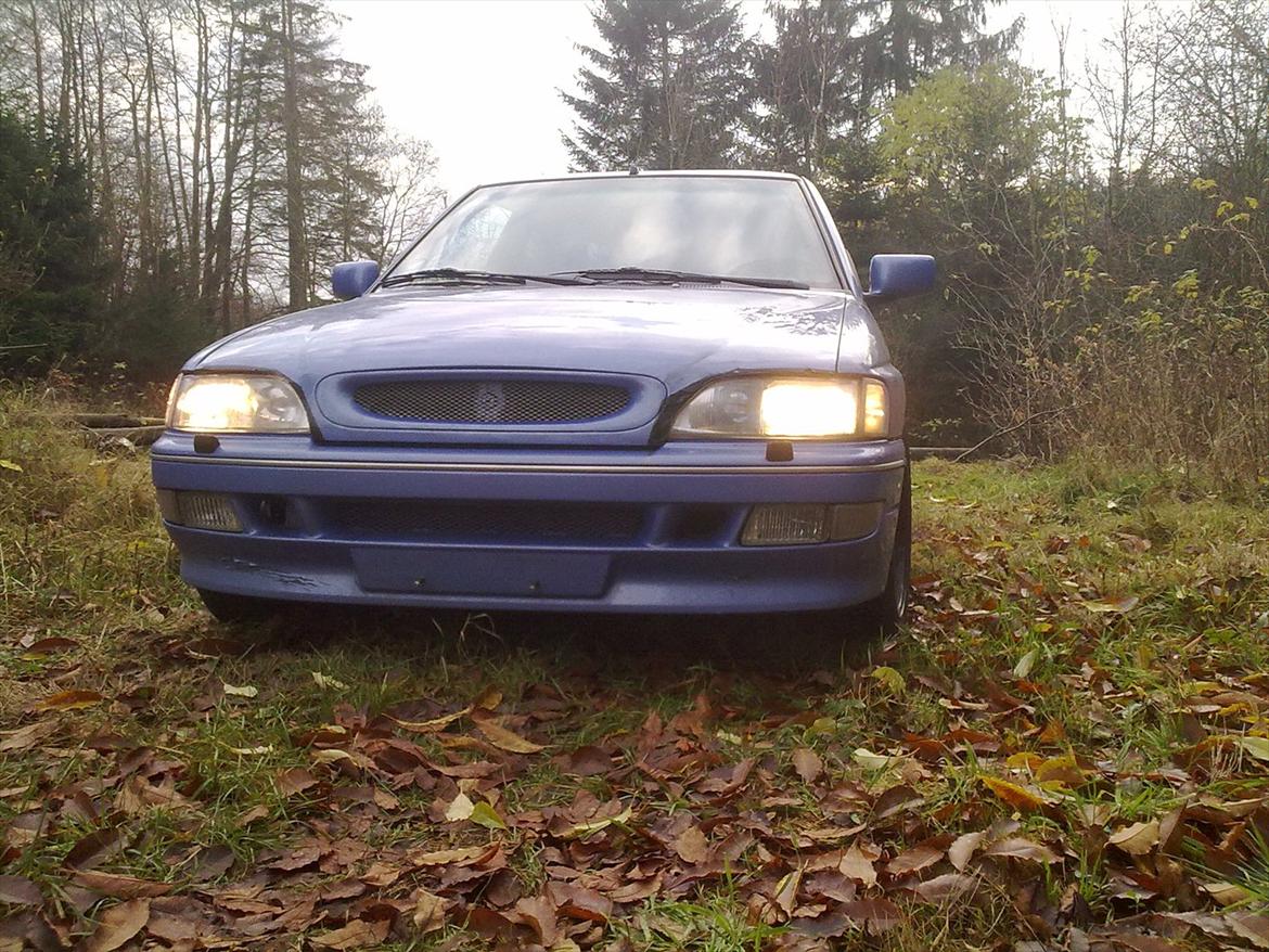 Ford Escort 1,6 16V (SOLGT) billede 2