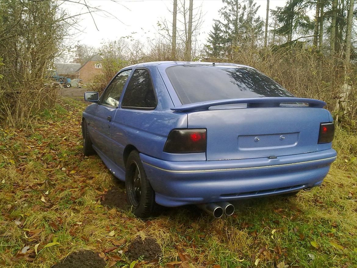 Ford Escort 1,6 16V (SOLGT) billede 4