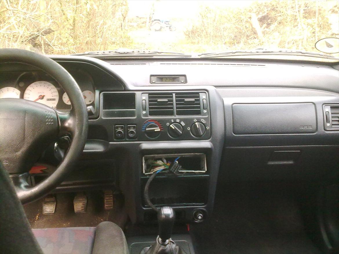 Ford Escort 1,6 16V (SOLGT) billede 11