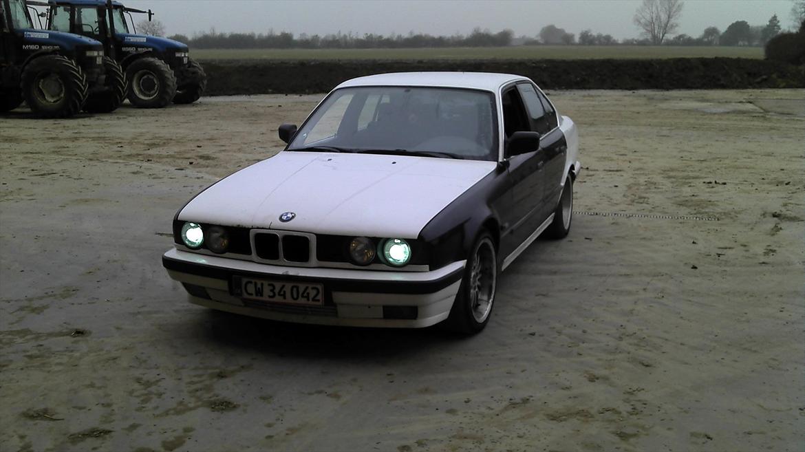 BMW 520I E34  - med 6000k xenon :D  billede 1