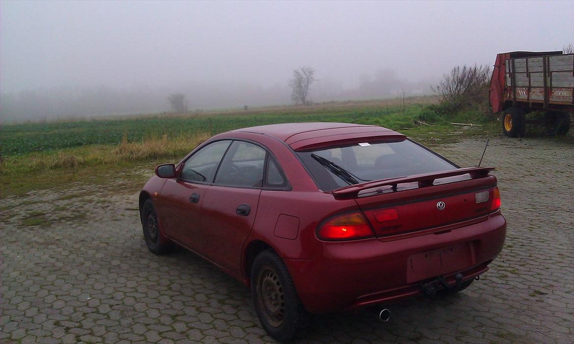 Mazda 323F BA GLX billede 10