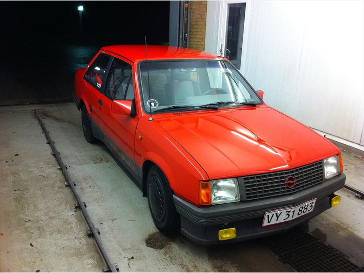 {{currentPhoto.altText}} billede {{currentPhoto.number}}