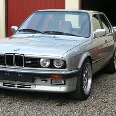 BMW E30 325i