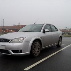 Ford Mondeo ST 220