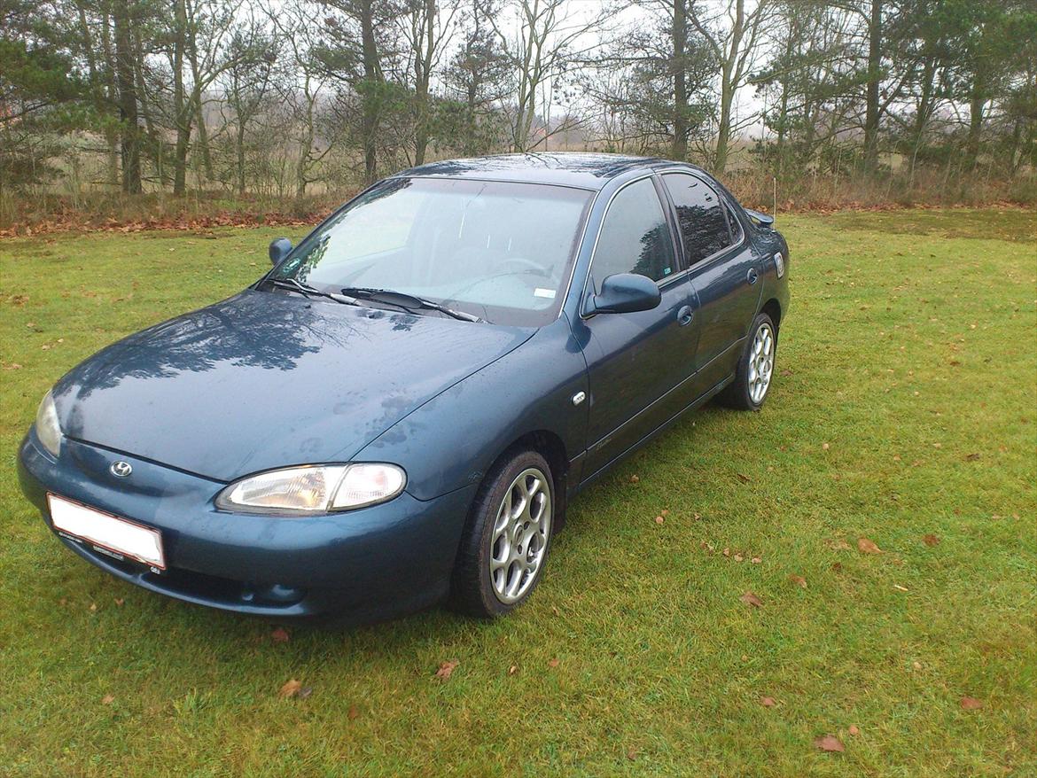 Hyundai Elantra 1,6 gls 4dørs billede 1