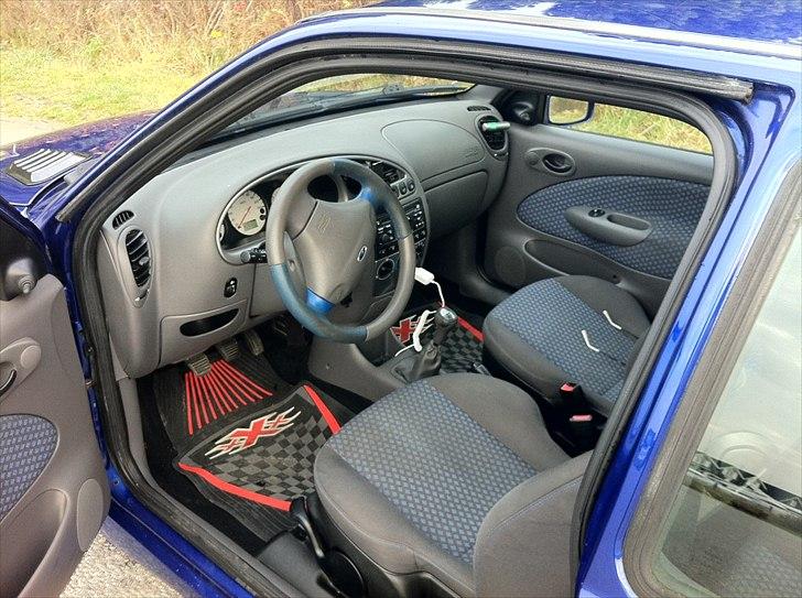 Ford Fiesta 1,6 Sport - xXx Måtter. Skulle dog ha' været grønne for at passe til det indvendige lys (: billede 7