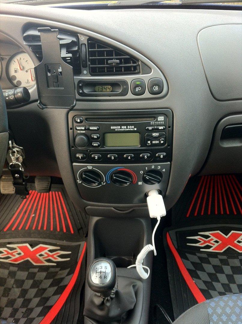 Ford Fiesta 1,6 Sport - Radio'en er dog blevet skiftet ! billede 8