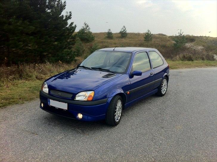 Ford Fiesta 1,6 Sport - 11år gammel. Synes ikke det kan ses :D billede 1