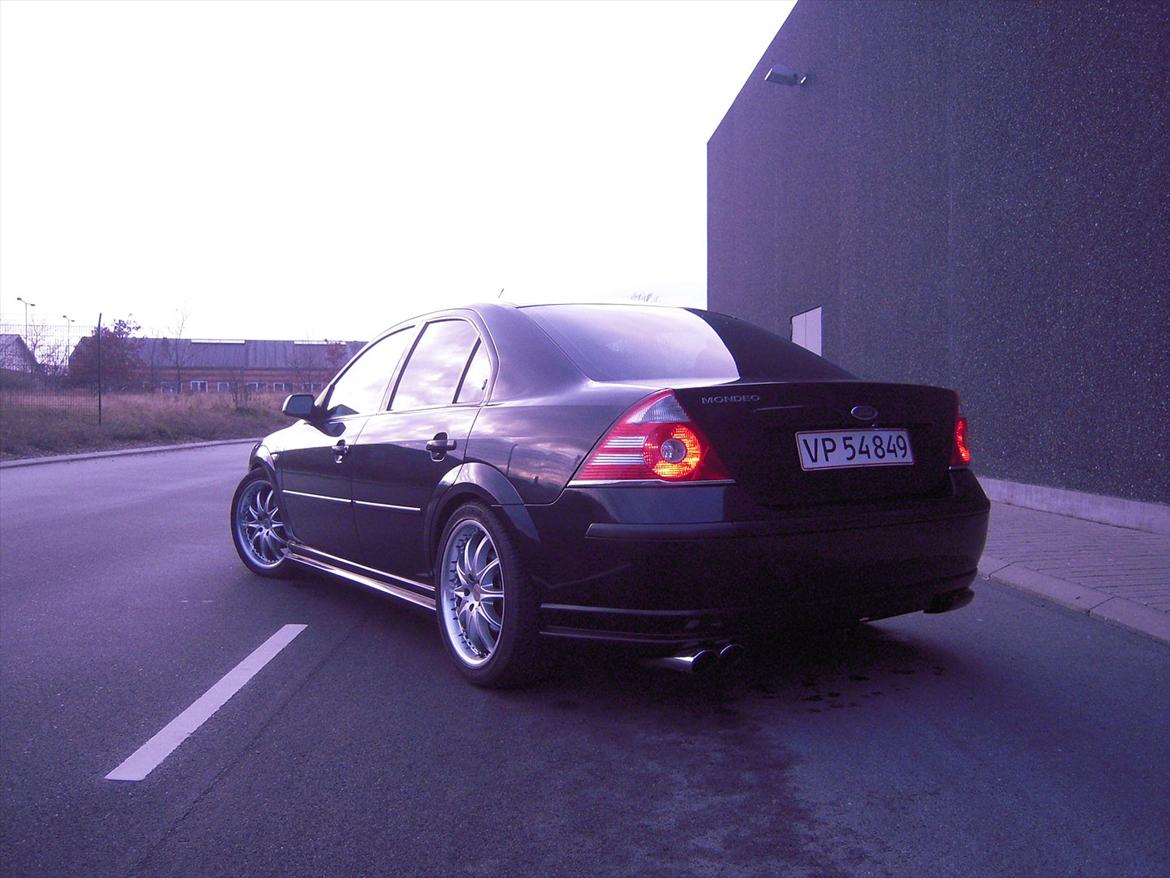 Ford Mondeo 1.8 Ghia billede 2