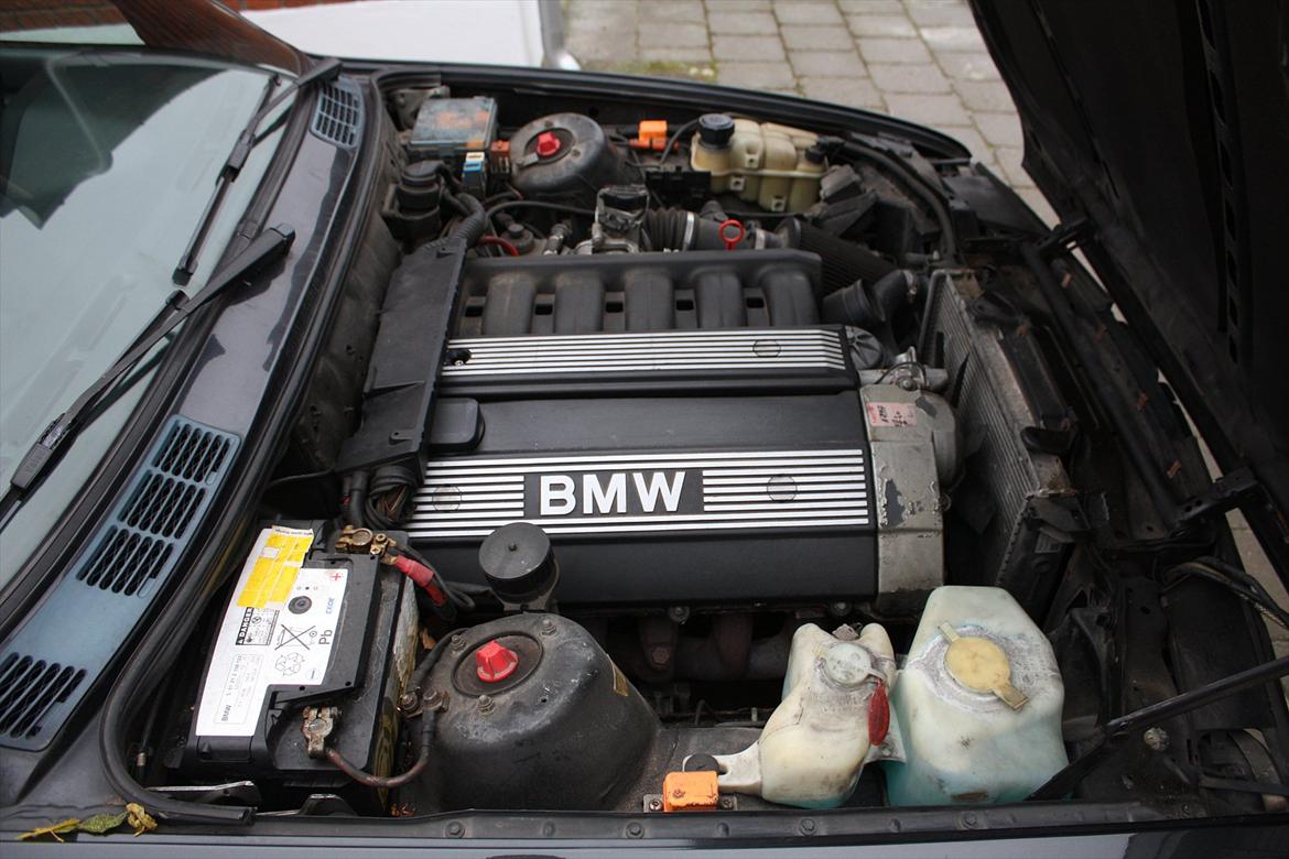 BMW E30 325 Touring - SOLGT billede 4