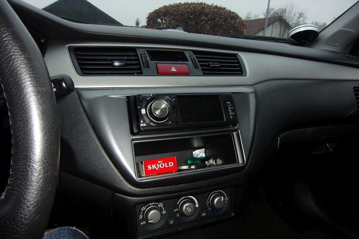 Mitsubishi Lancer 2,0 STW - ja ja, T-Hansen anlæg, men det spiller da billede 6