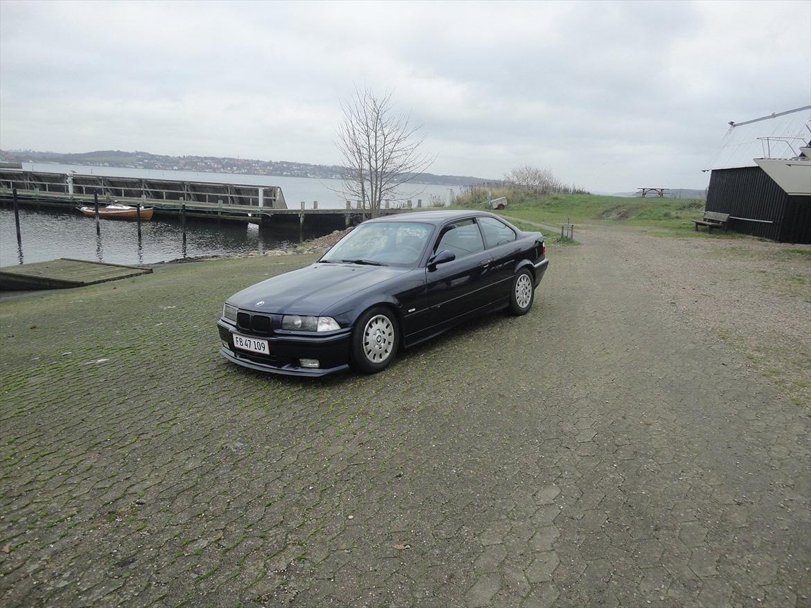 BMW 320i Coupé e36 (SOLGT) billede 3