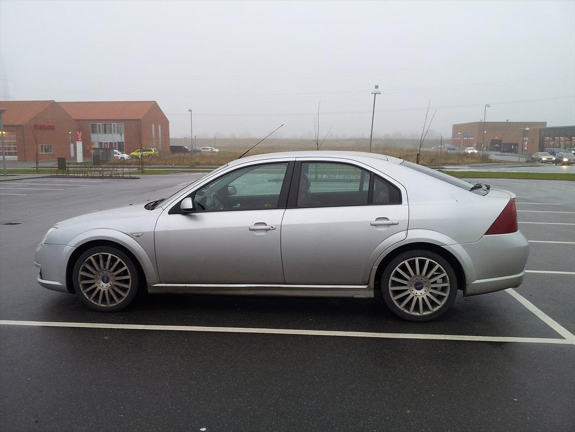 Ford Mondeo ST 220 billede 1
