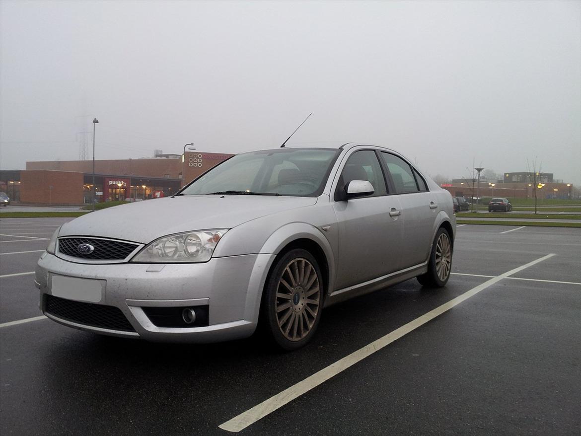 Ford Mondeo ST 220 billede 3