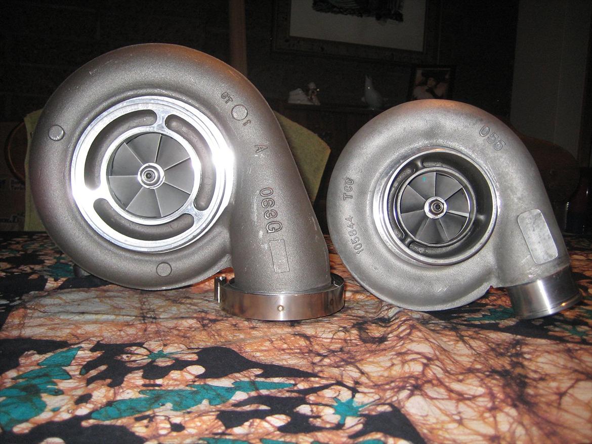 Mitsubishi Eclipse GSX - Den større er Borg Warner s475 turbo og den mindre er Borg Warner s366 turbo. S366 er i bilen og er den da min 9sek timer er på. Den anden har jeg solgt til min ven for hans supra. billede 13