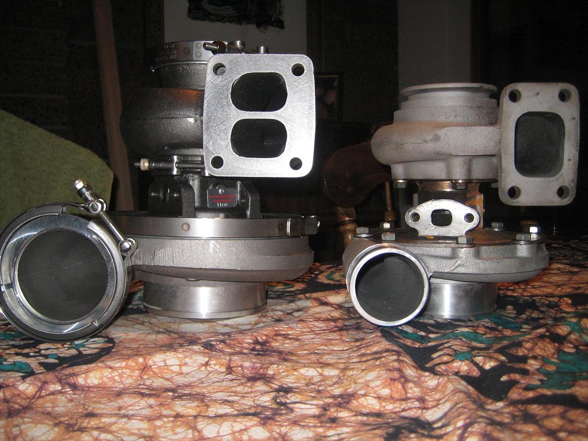 Mitsubishi Eclipse GSX - Den større er Borg Warner s475 turbo og den mindre er Borg Warner s366 turbo. S366 er i bilen og er den da min 9sek timer er på. Den anden har jeg solgt til min ven for hans supra. billede 15