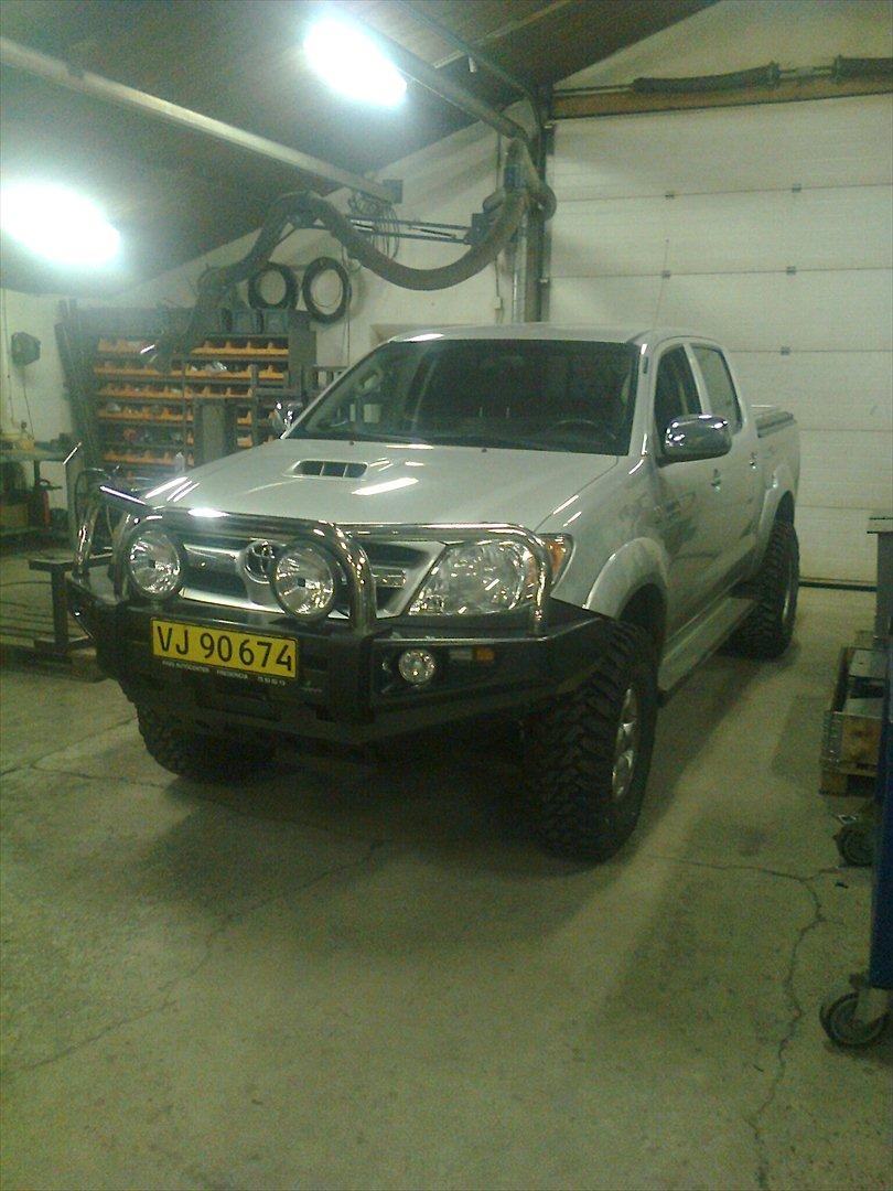 Toyota Hilux - med 33" copper discover STT billede 14