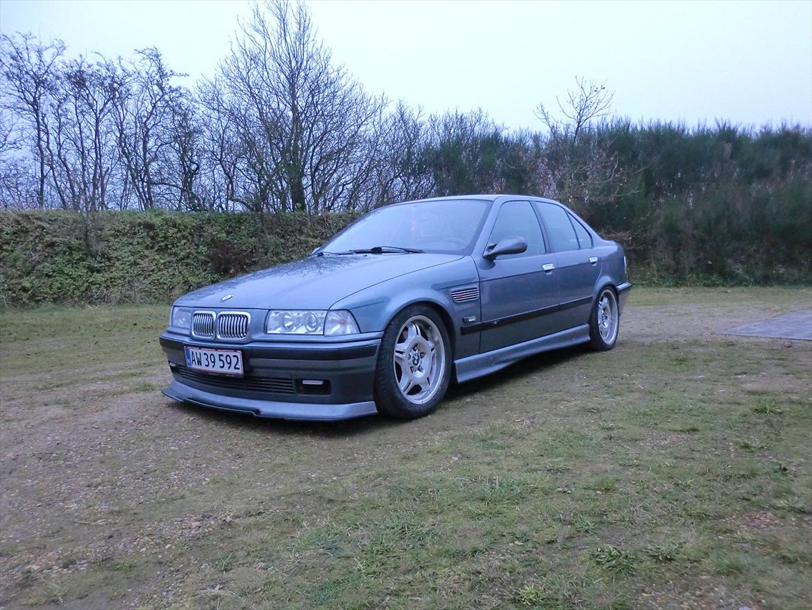 BMW e36 323i - ny malet og samlet med lidt nye dele  billede 2