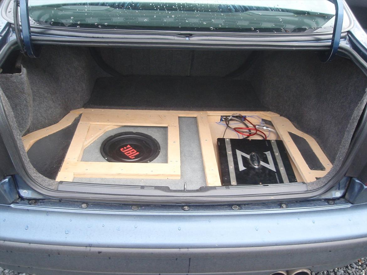 Honda Accord 2,3 sr HBO 30 KG - dejlig med musik bygget under bilen :) det fylder ikke . billede 17