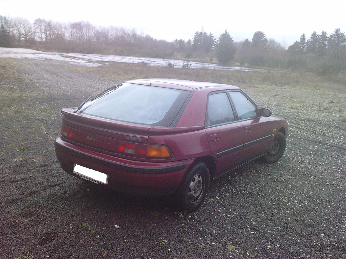 Mazda 323f 1.6 16v (død) billede 4