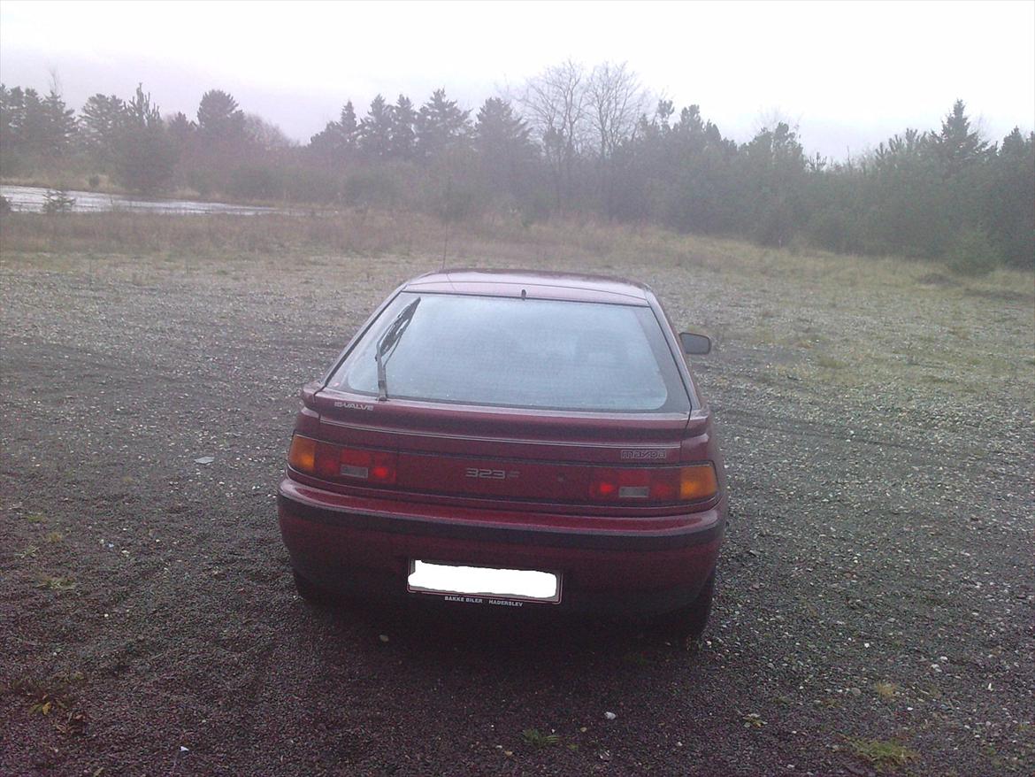 Mazda 323f 1.6 16v (død) billede 5