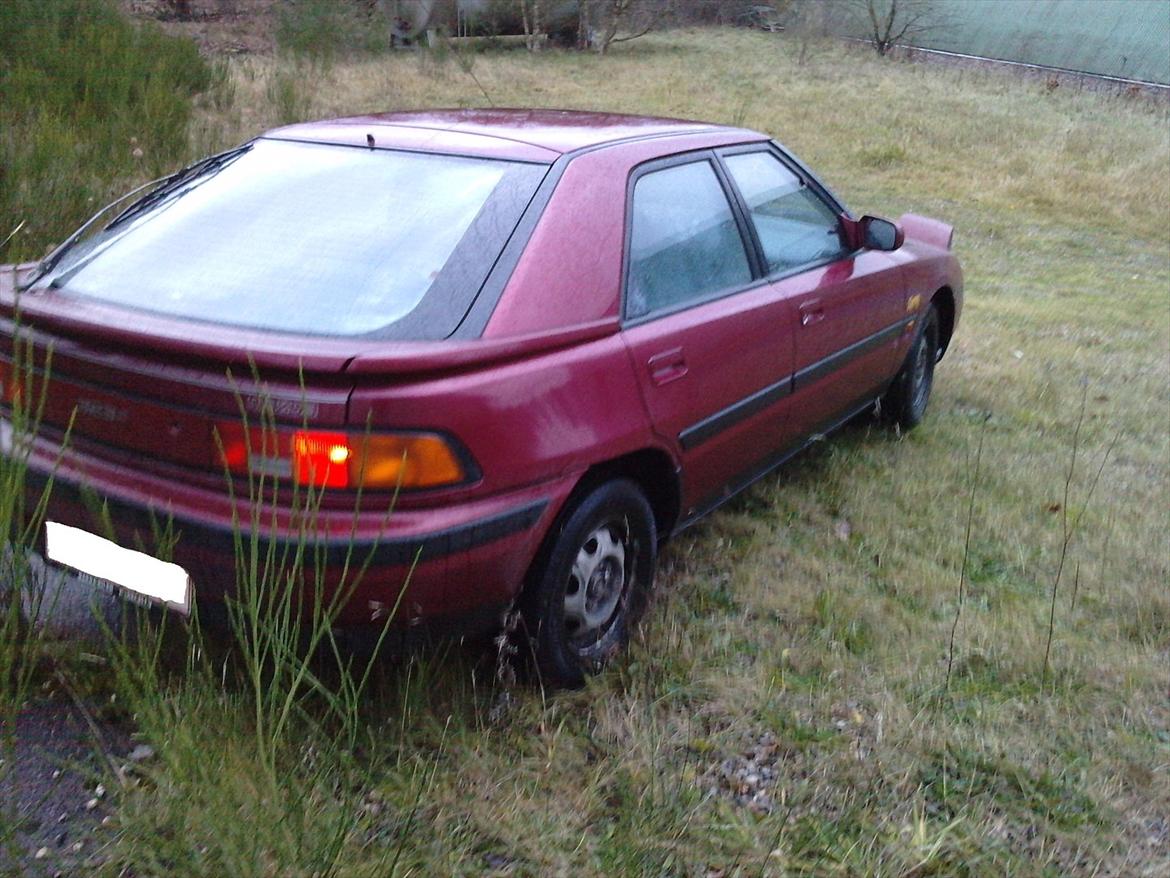 Mazda 323f 1.6 16v (død) billede 2