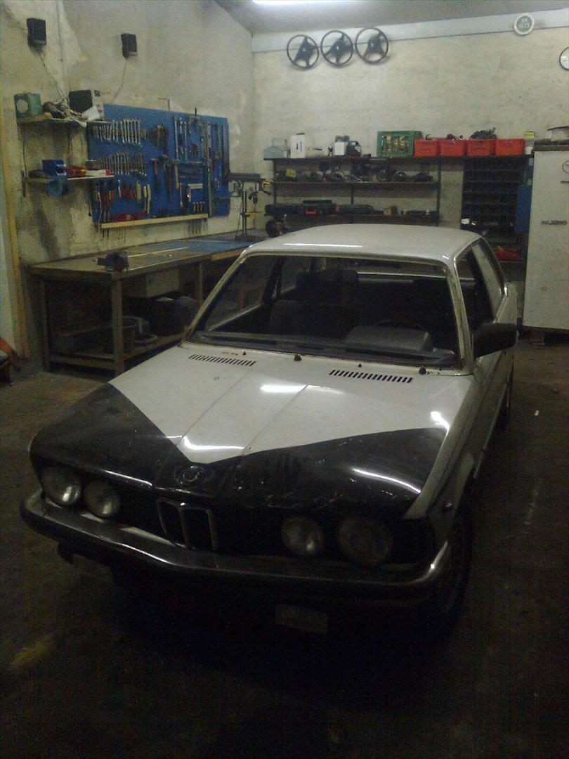 BMW e21 billede 1