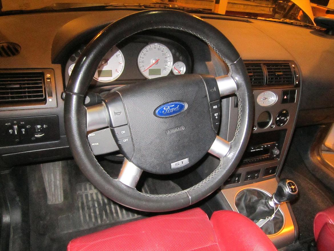 Ford Mondeo ST 220 billede 8
