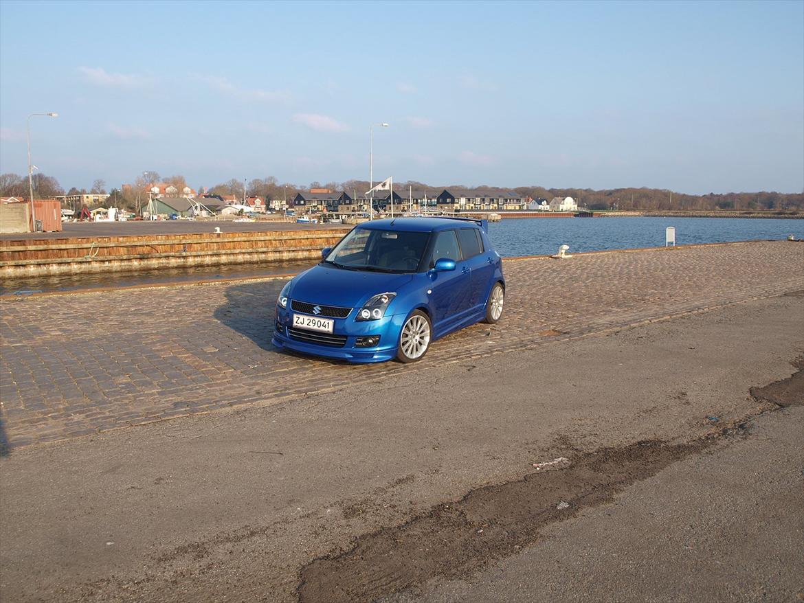 Suzuki Swift GL-A [Tidl. bil] billede 2