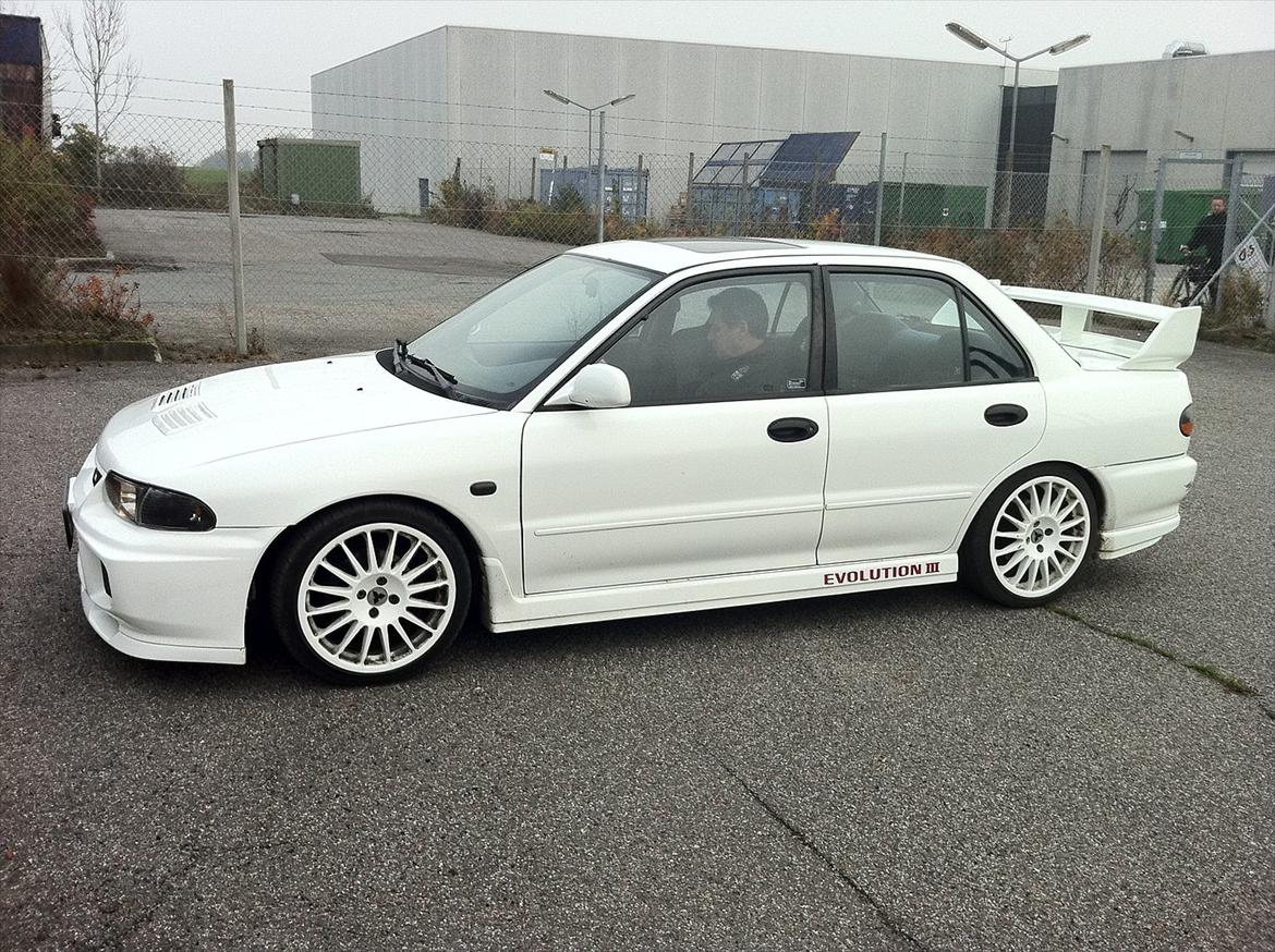 Mitsubishi Lancer 1,8 GTI 16v Evolution lll Billeder af