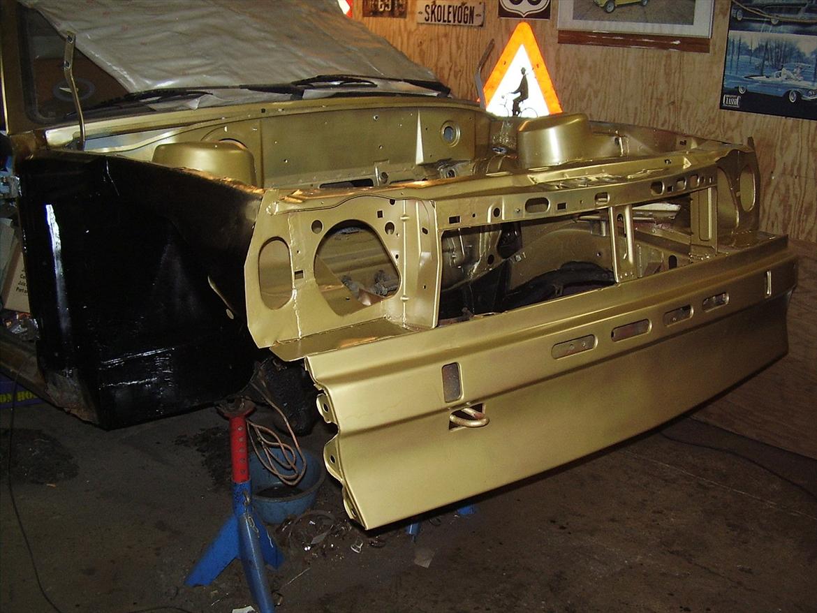 Opel Kadett D - den nye front monteret og malet billede 10