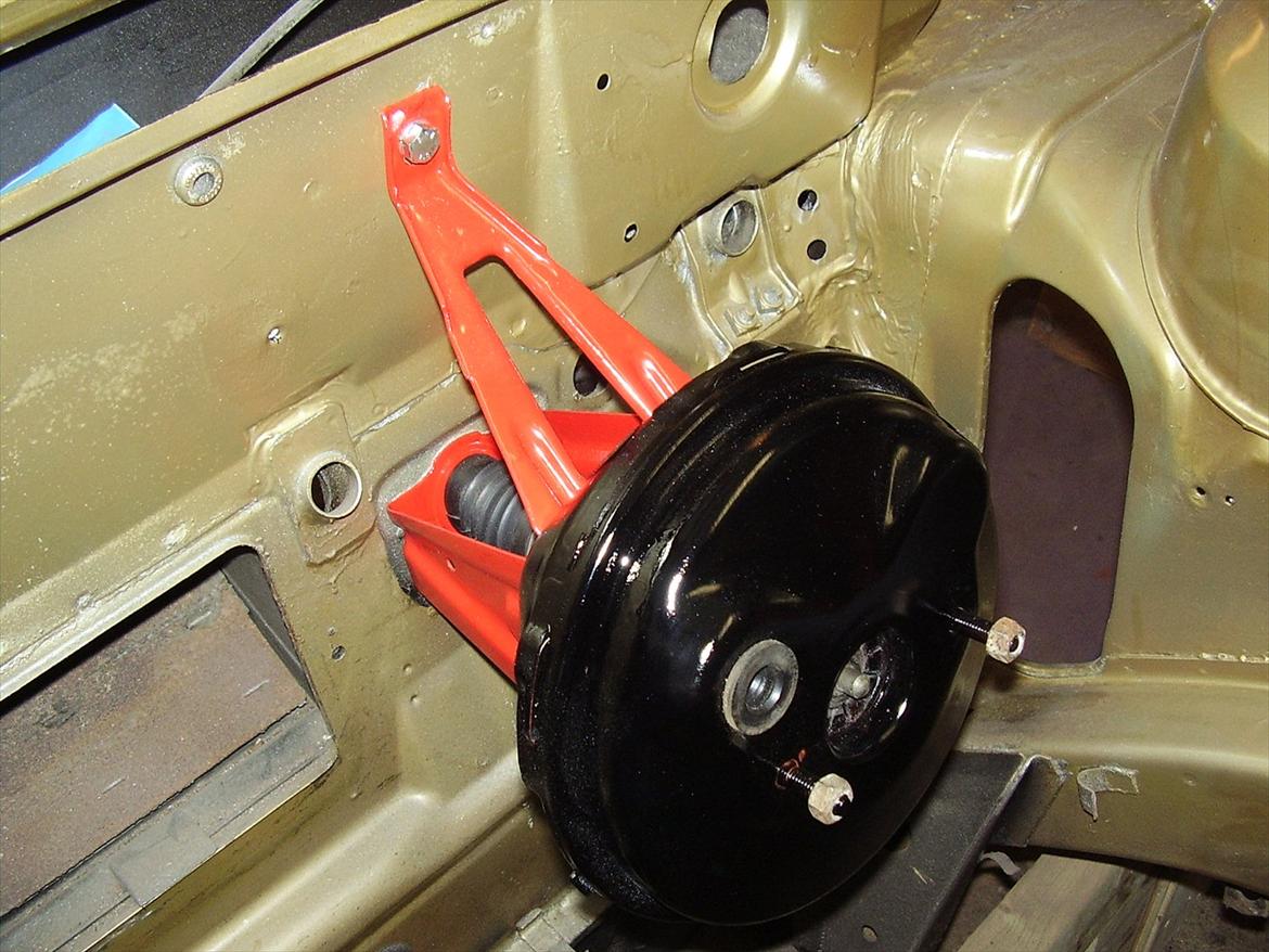 Opel Kadett D - bremseforstærker malet og monteret billede 15