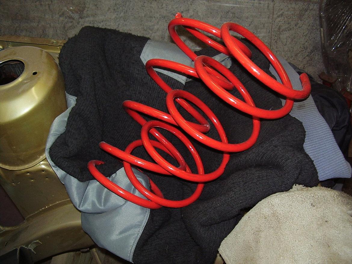 Opel Kadett D - fjedrene er klar til at blive sat på igen billede 16